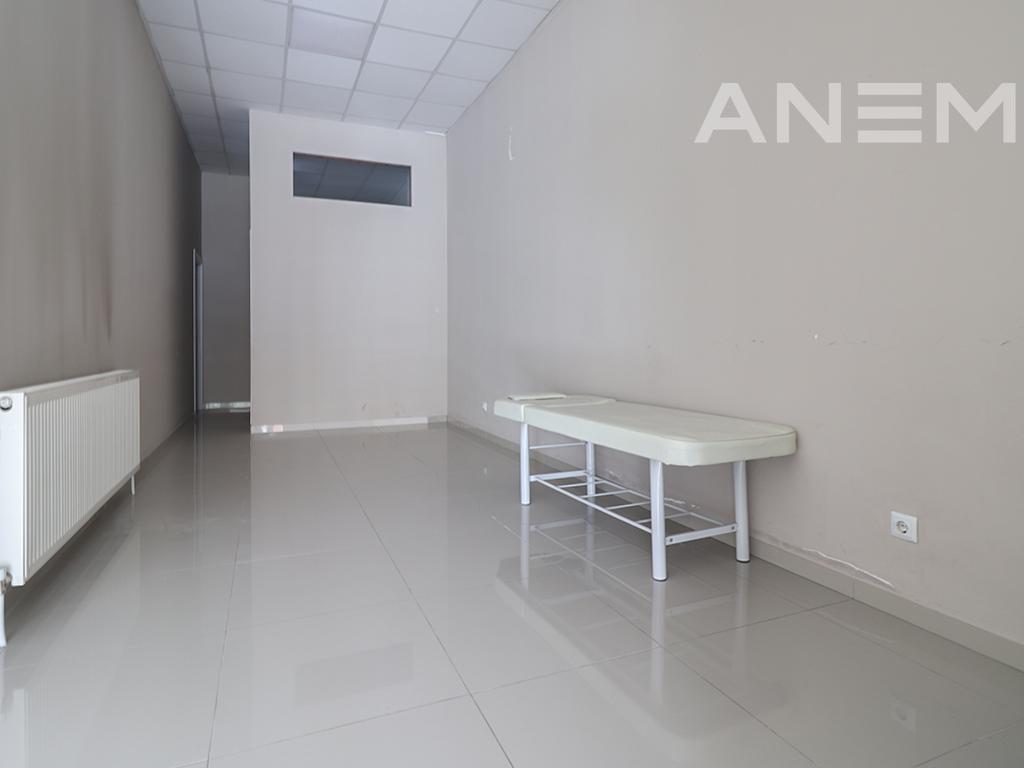 102m² commercial space for rent on B Street