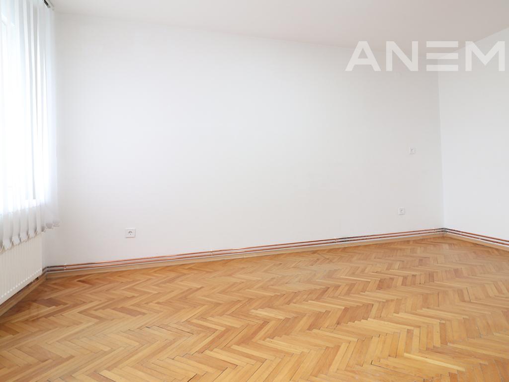 Zyre me qira me 4 hapësira pune në Qendër