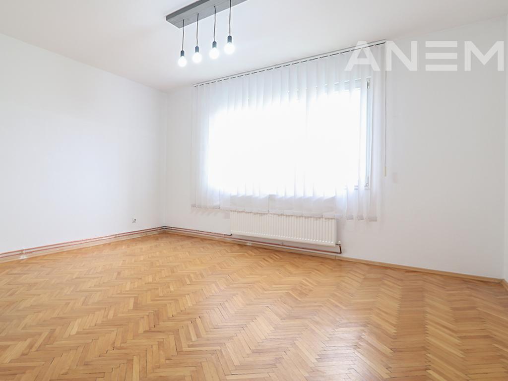 Zyre me qira me 4 hapësira pune në Qendër