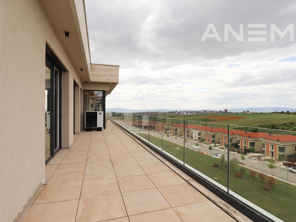 Penthouse me qira me 3 dhoma gjumi në Marigona Hill