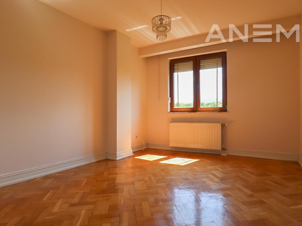 Banesë me qira me 2 dhoma gjumi në Qendër