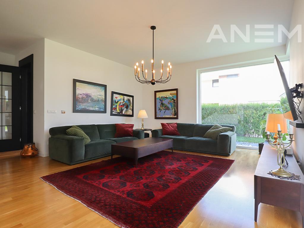 Shtëpi në shitje 270m² në lagjen Qershia