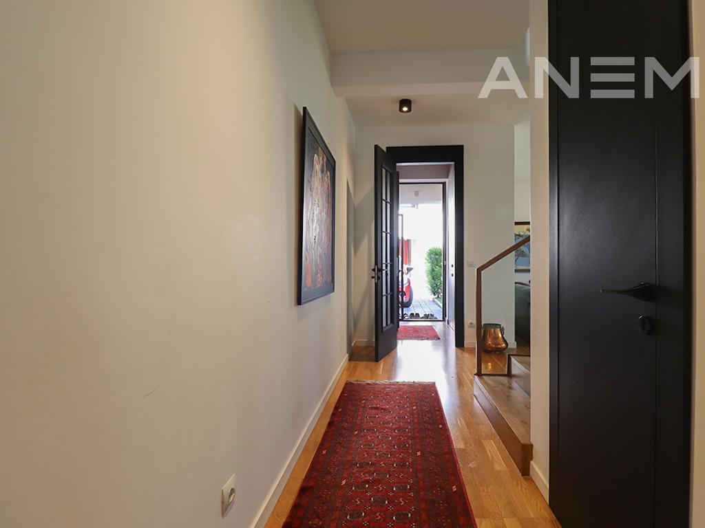 Shtëpi në shitje 270m² në lagjen Qershia