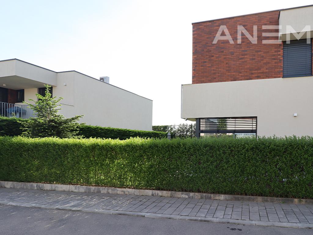 Shtëpi në shitje 270m² në lagjen Qershia