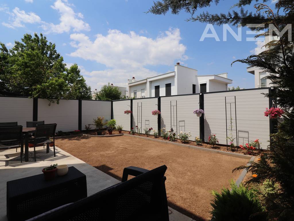 Shtëpi në shitje 174m²+42m² në lagjen Marigona Residence