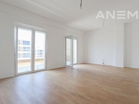 Zyre me qira 260m² në Veternik