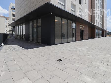 Lokal me qira 290m² në Veternik