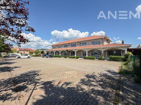 Objekt me qira 914m² në Fshatin Ndërkombëtar