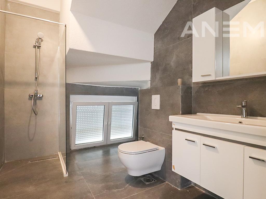 Office for rent 260m² in Veternik