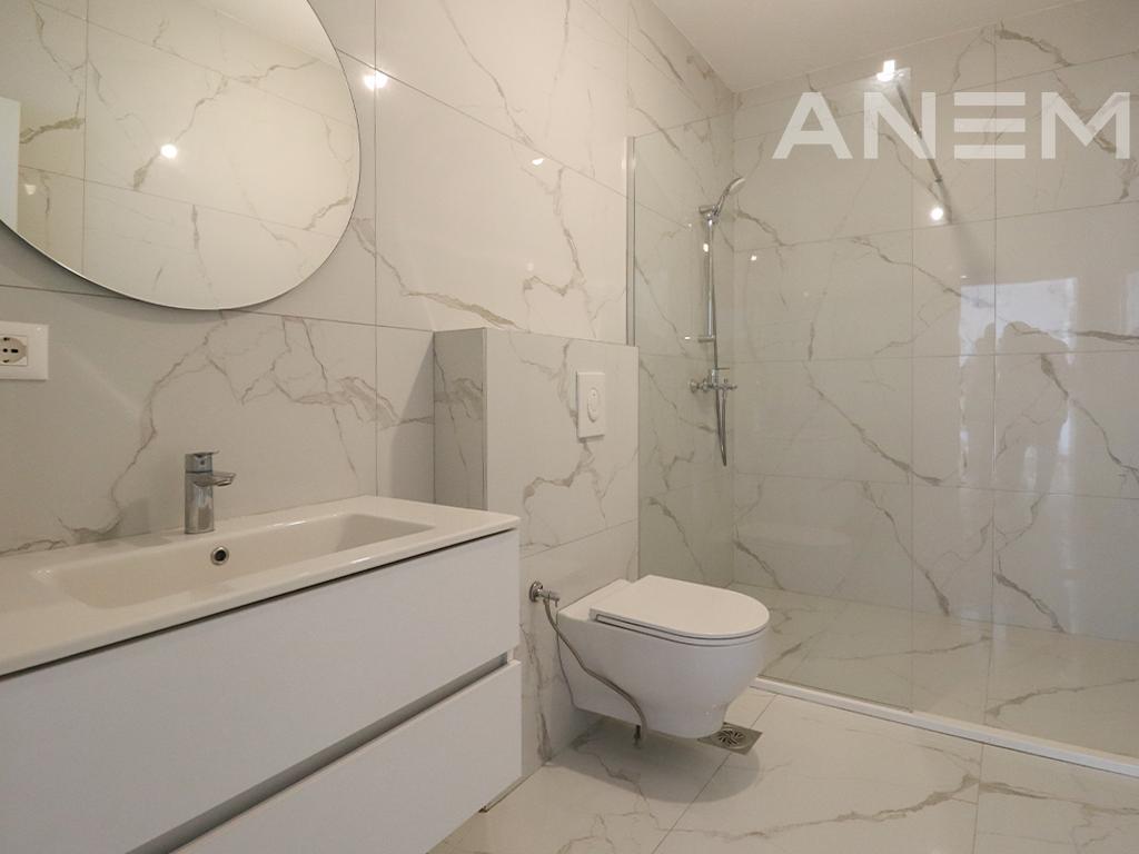 Office for rent 260m² in Veternik