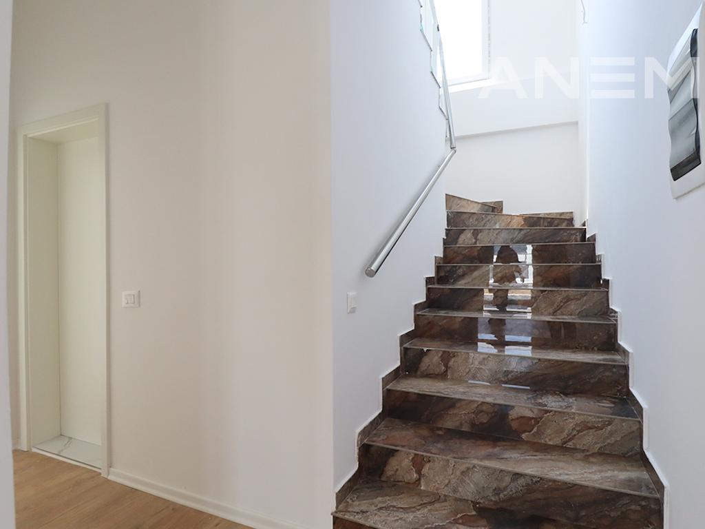 Office for rent 260m² in Veternik