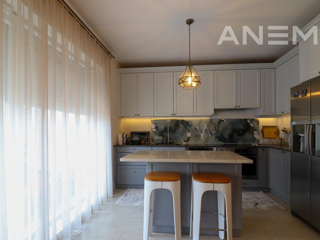 Shtëpi në shitje 174m²+42m² në lagjen Marigona Residence