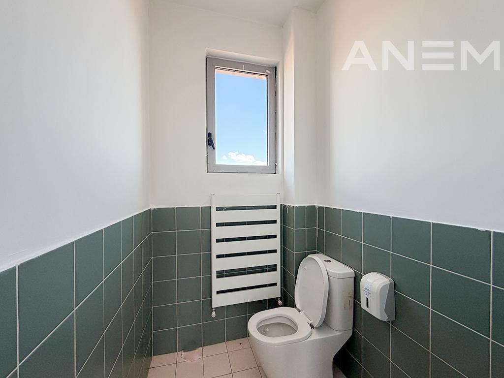 Property for rent 914m² in Amerikan Village