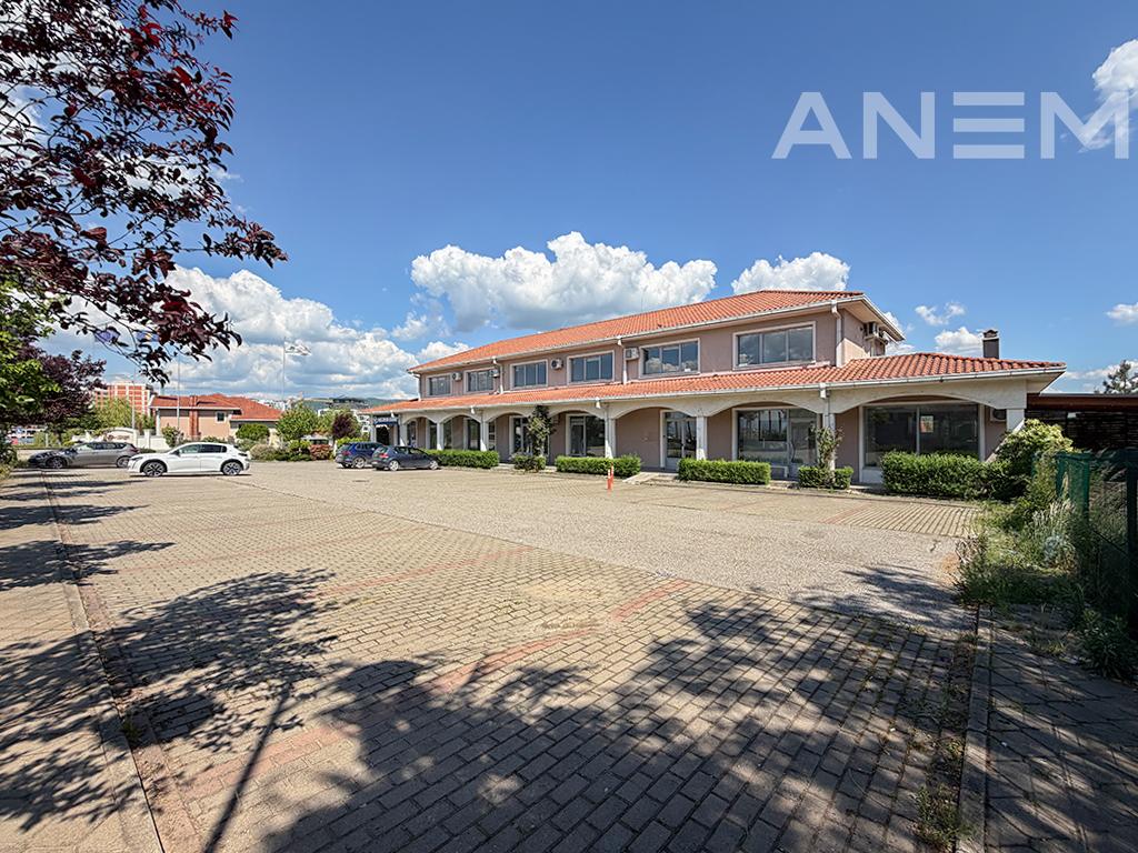 Property for rent 914m² in Amerikan Village