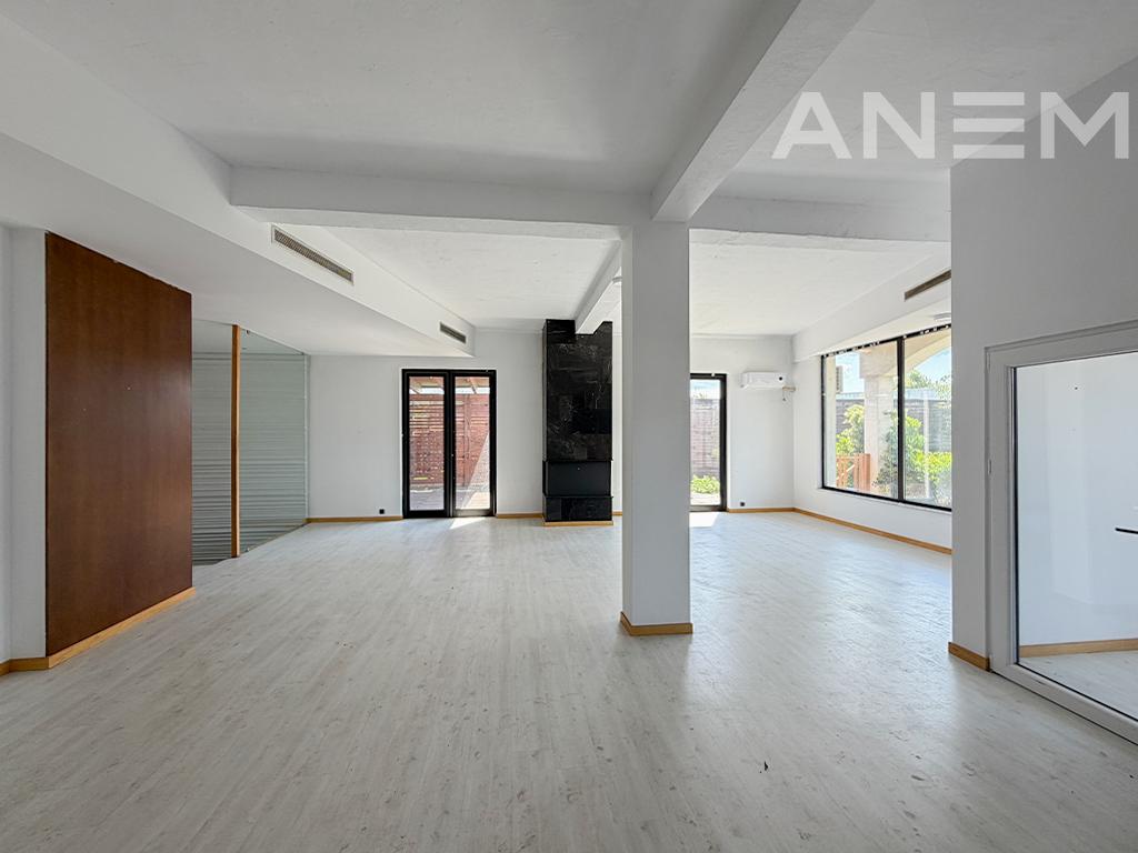 Property for rent 914m² in Amerikan Village