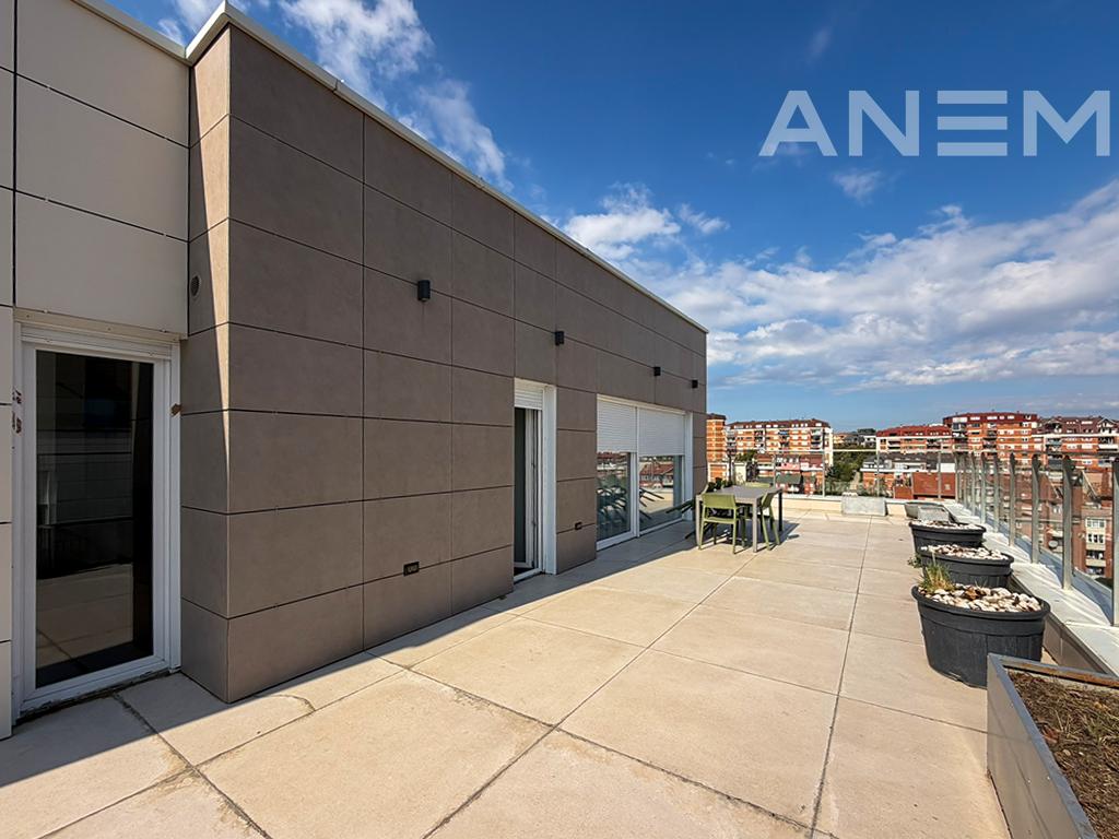 Penthouse në shitje 124m² + 95m² tarrace në Rrugën B