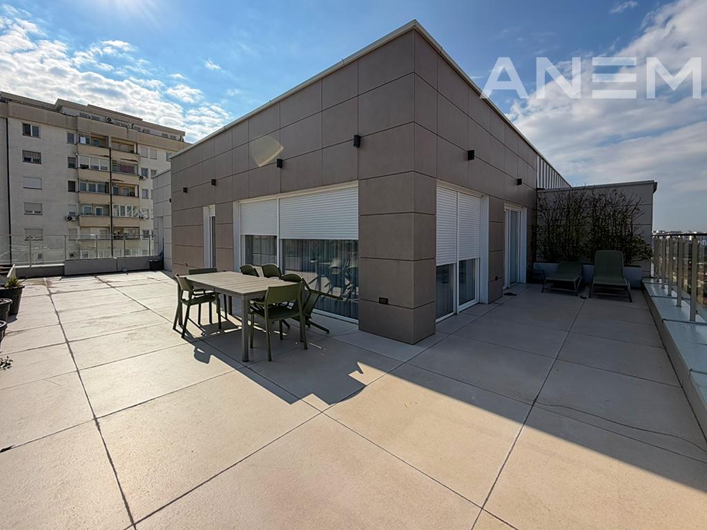 Penthouse në shitje 124m² + 95m² tarrace në Rrugën B