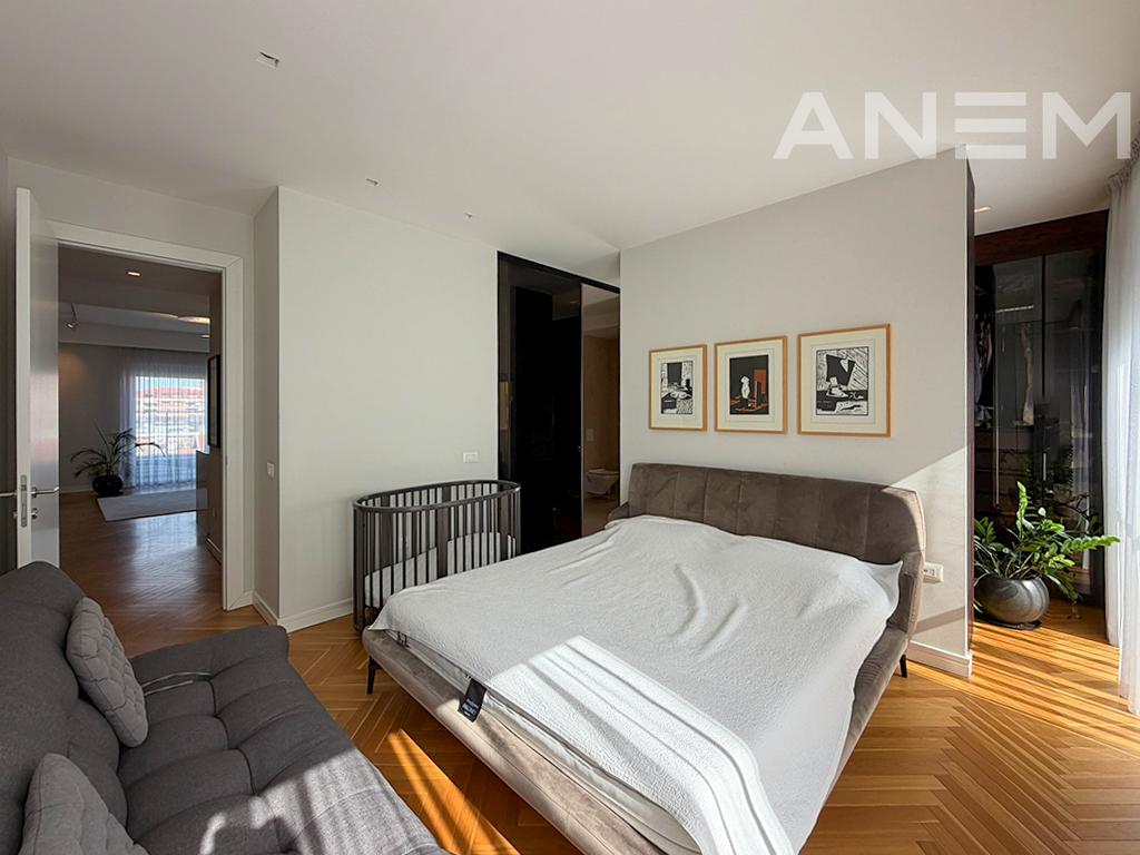 Penthouse në shitje 124m² + 95m² tarrace në Rrugën B