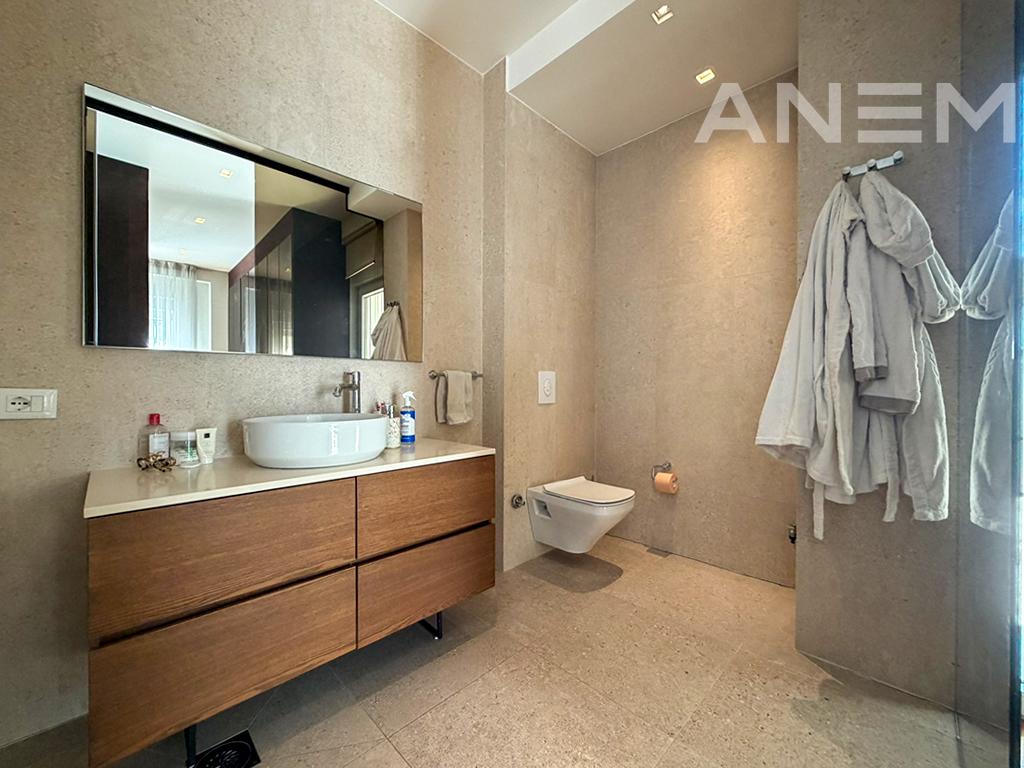 Penthouse në shitje 124m² + 95m² tarrace në Rrugën B