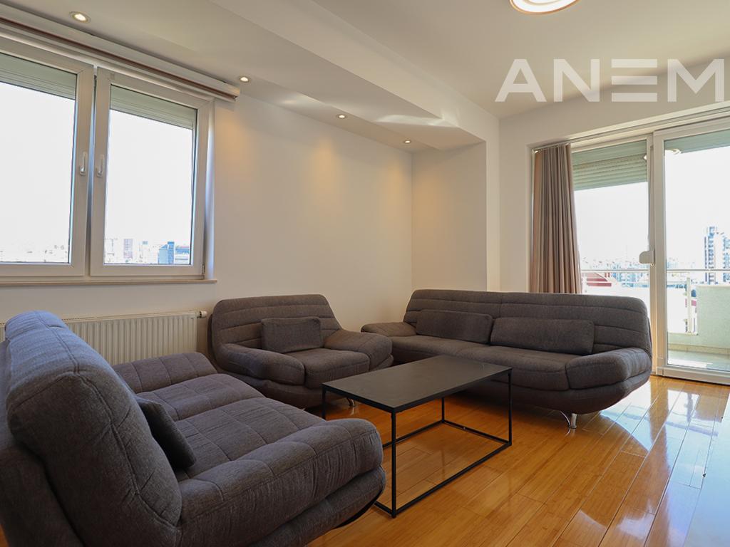 Office for rent with 3 workspaces in Pejton