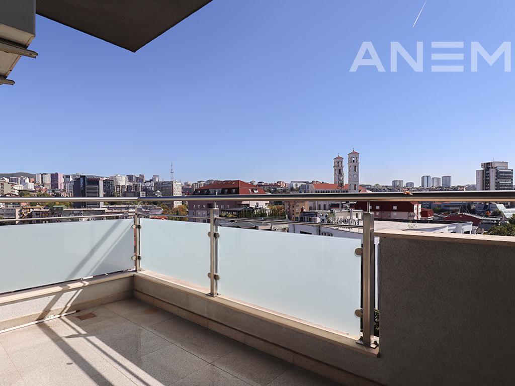 Office for rent with 3 workspaces in Pejton
