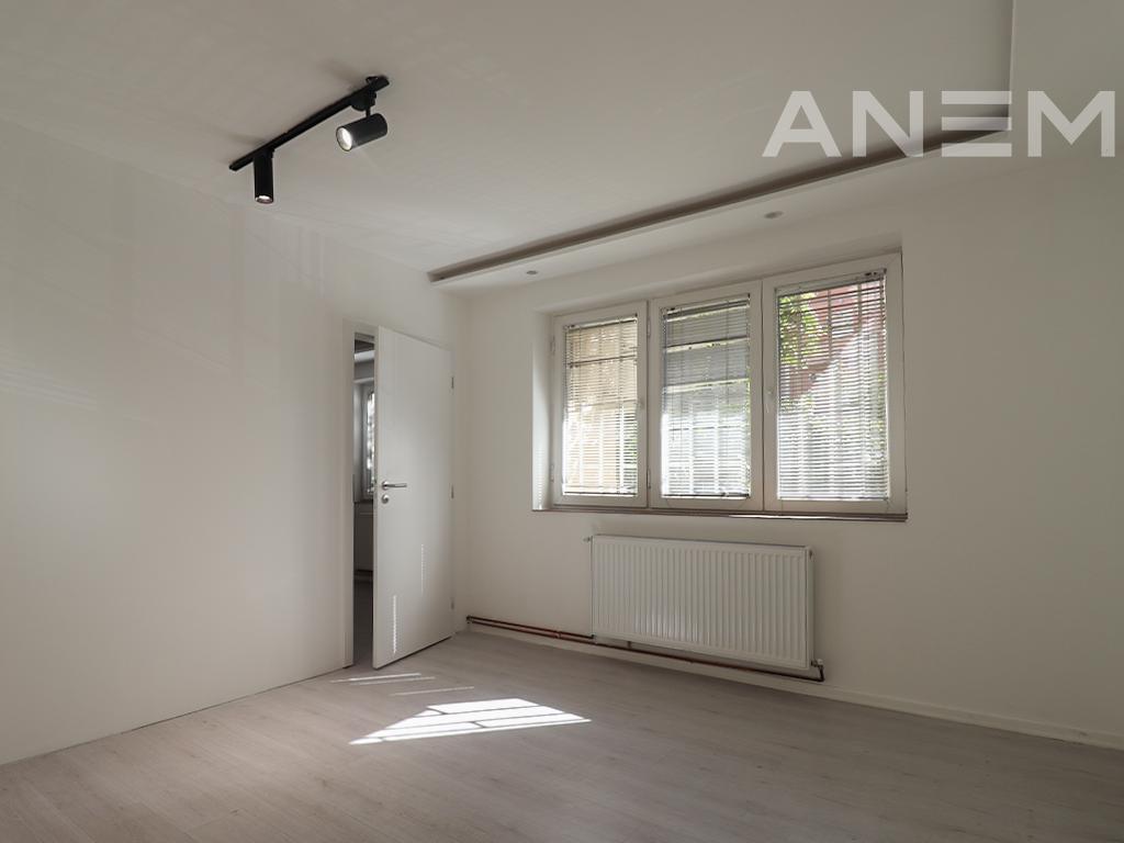Office for rent with 2 workspaces in Qafa