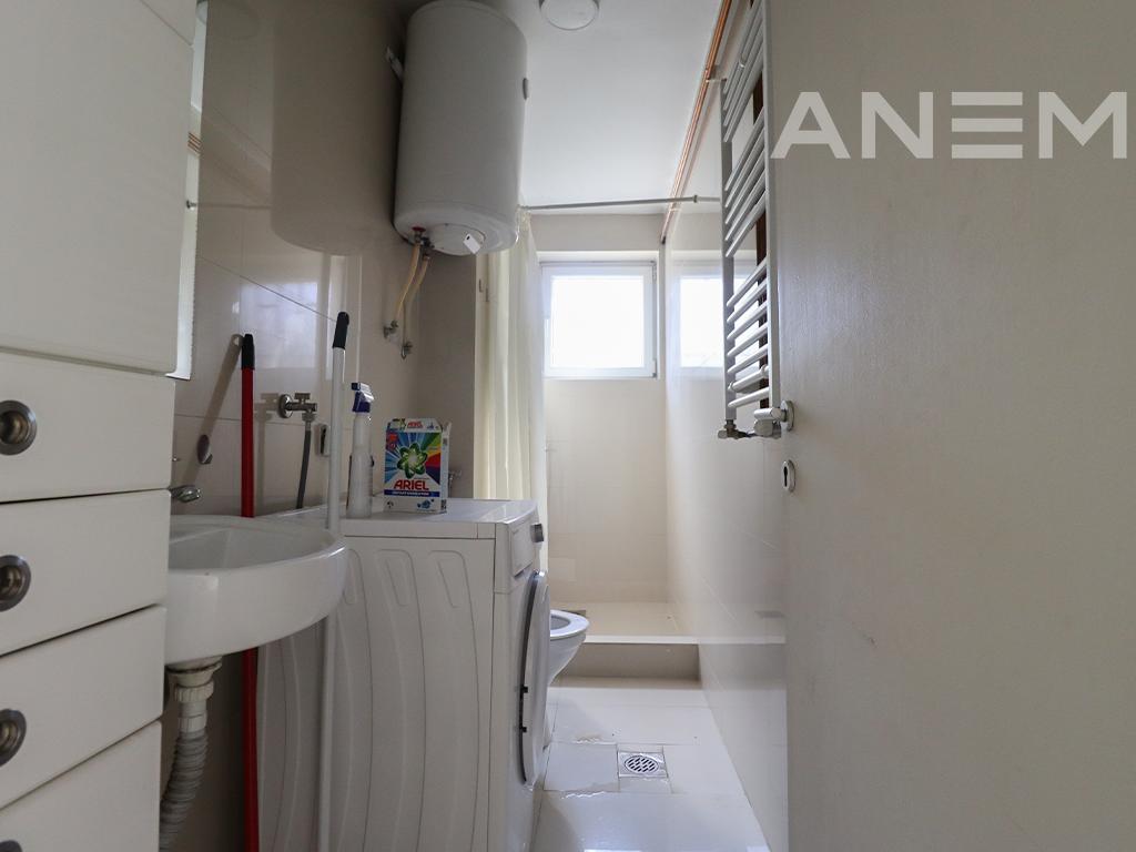 Office for rent with 2 workspaces in Qafa
