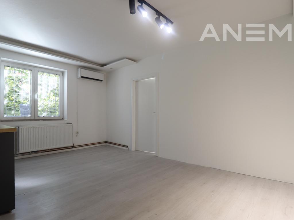 Office for rent with 2 workspaces in Qafa