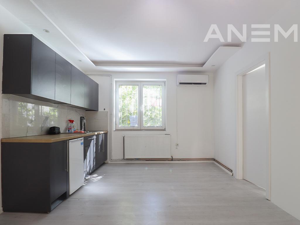 Office for rent with 2 workspaces in Qafa