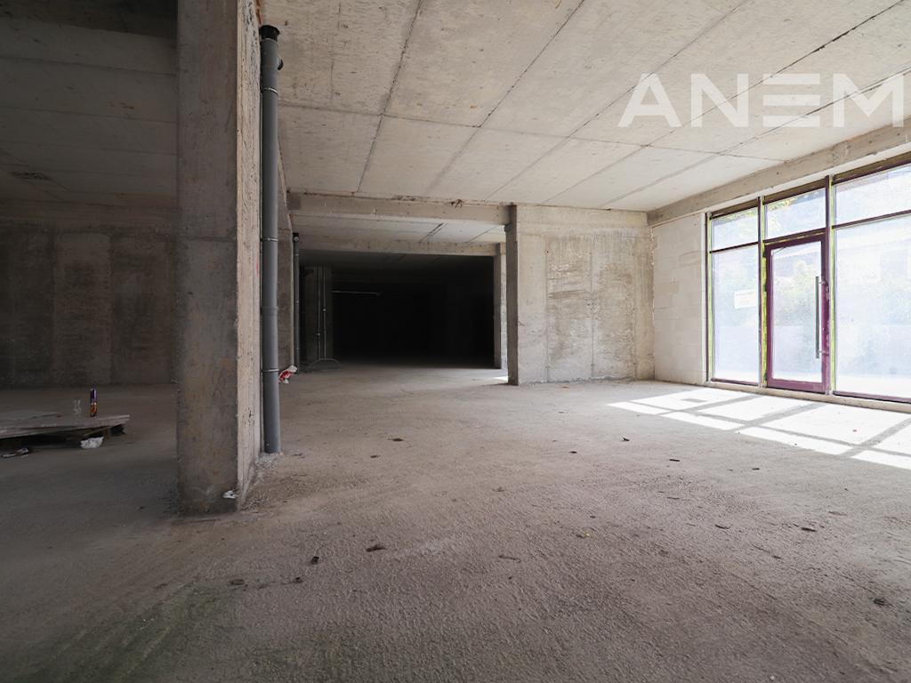 Lokal me qira 457m² në Lagjen e Muhaxherëve