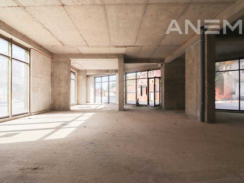 Lokal me qira 457m² në Lagjen e Muhaxherëve