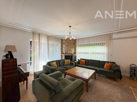 Shtëpi në shitje 212m² + 80m² nënkulm në Lagjen Nic