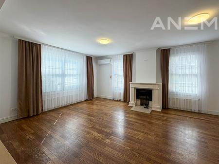 Shtëpi me qira 423m² në Fshatin Amerikan