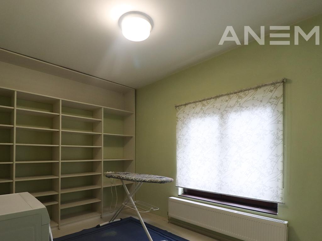 Shtëpi me qira me 4 dhoma gjumi në lagjen Nic