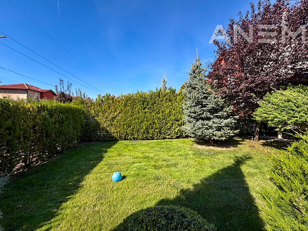 Shtëpi në shitje 212m² + 80m² nënkulm në Lagjen Nic