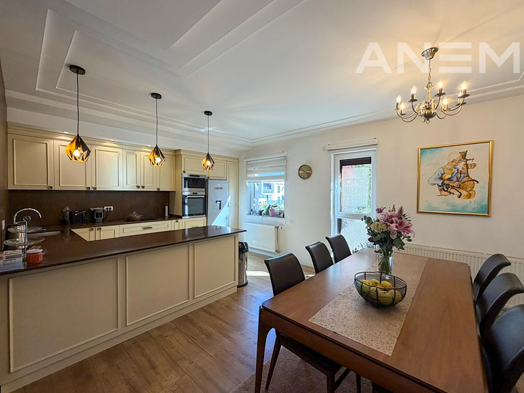 Shtëpi në shitje 212m² + 80m² nënkulm në Lagjen Nic