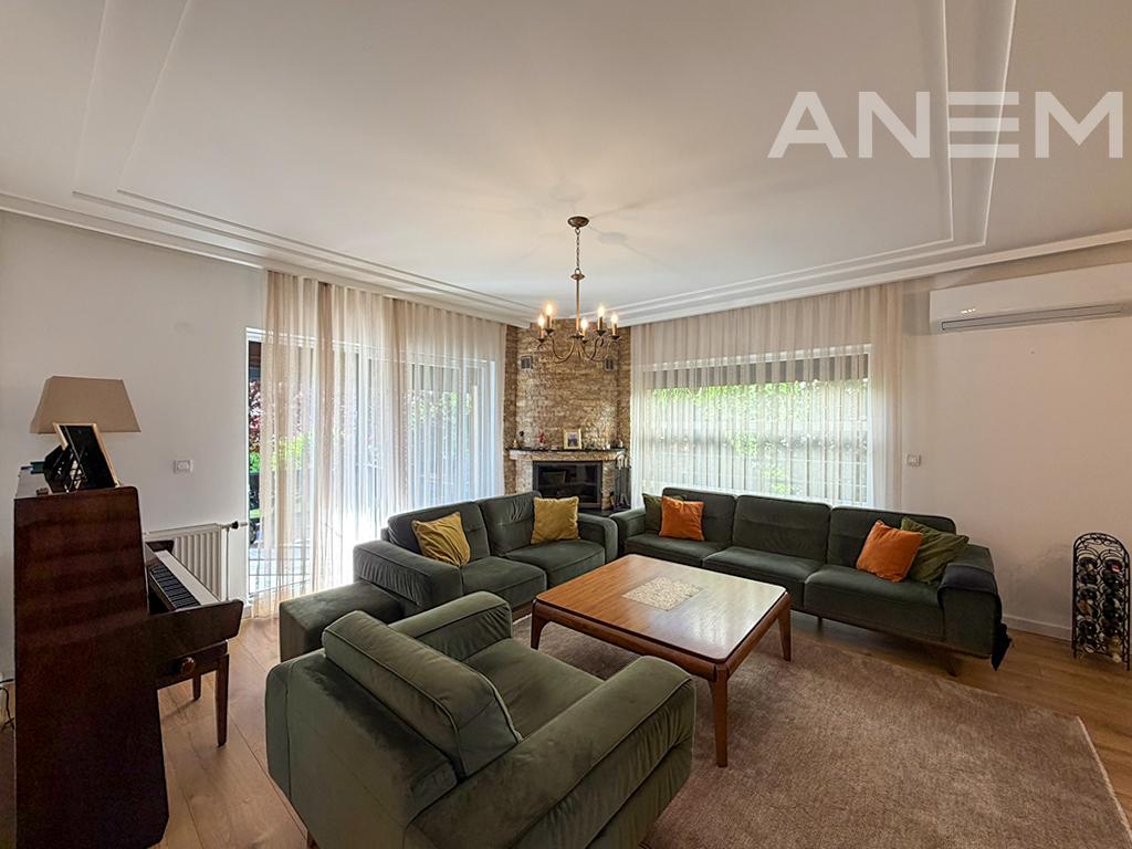 Shtëpi në shitje 212m² + 80m² nënkulm në Lagjen Nic