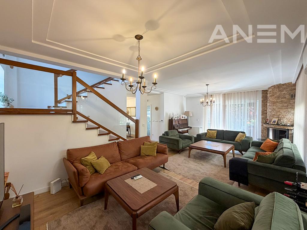 Shtëpi në shitje 212m² + 80m² nënkulm në Lagjen Nic