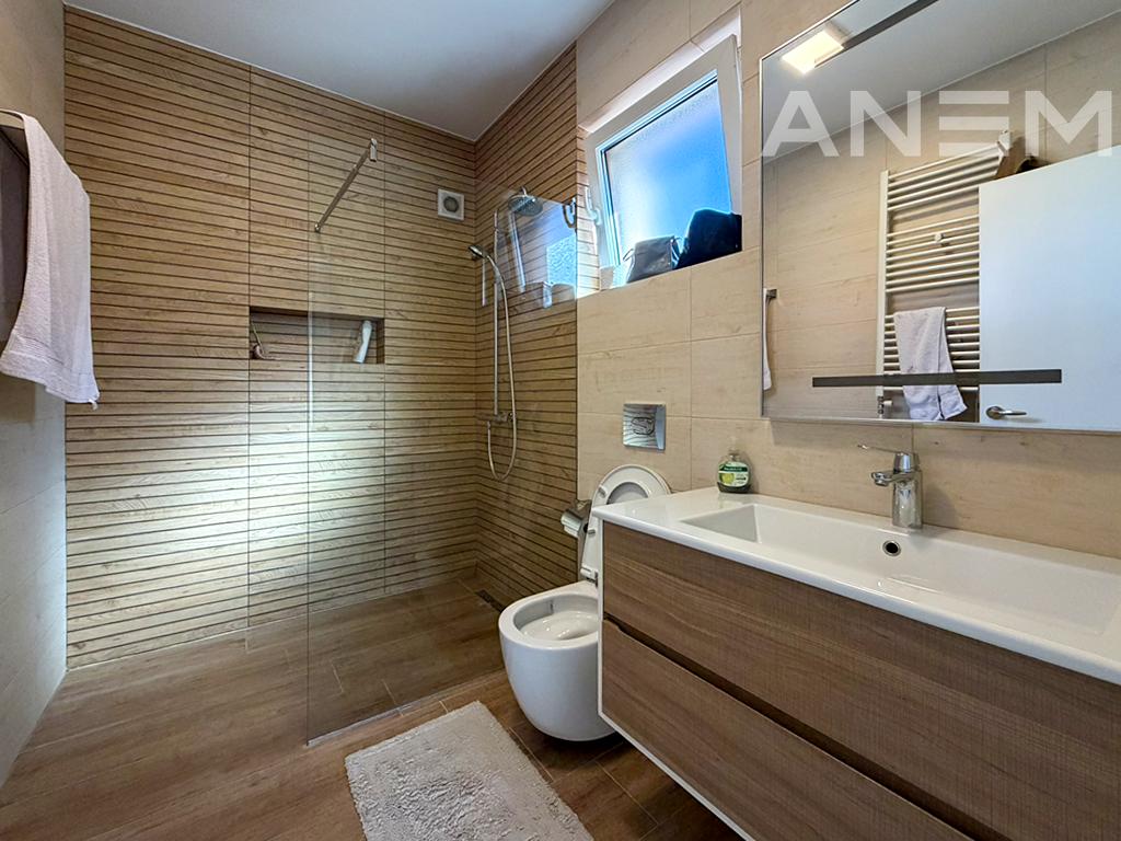 Shtëpi në shitje 212m² + 80m² nënkulm në Lagjen Nic