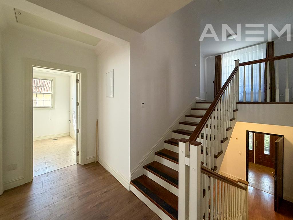 Shtëpi me qira 423m² në Fshatin Amerikan