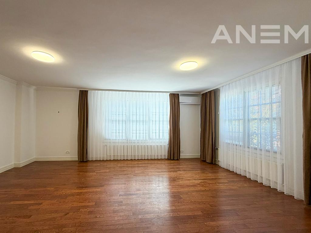 Shtëpi me qira 423m² në Fshatin Amerikan