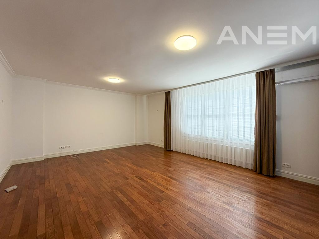 Shtëpi me qira 423m² në Fshatin Amerikan
