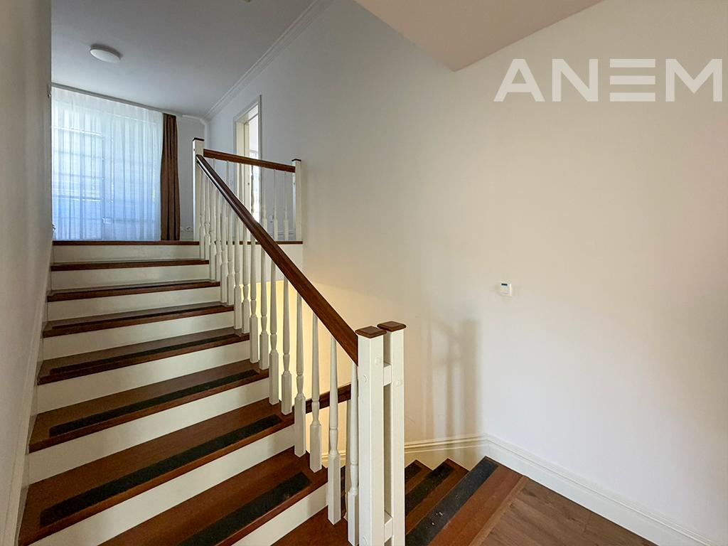 Shtëpi me qira 423m² në Fshatin Amerikan