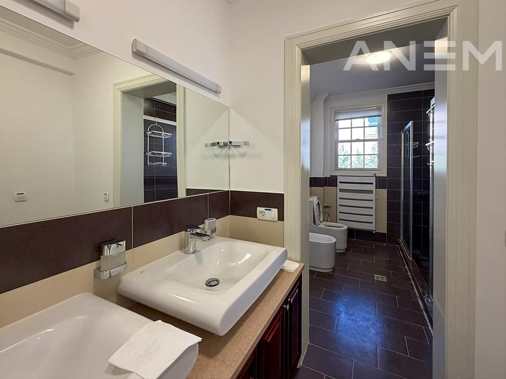 Shtëpi me qira 423m² në Fshatin Amerikan