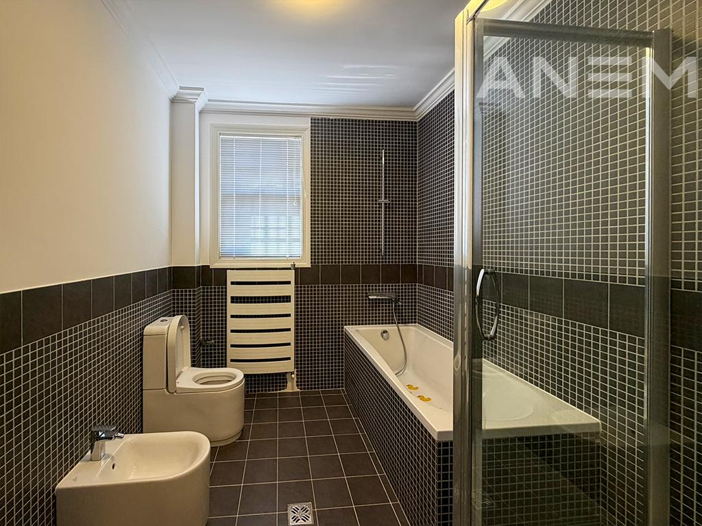 Shtëpi me qira 423m² në Fshatin Amerikan