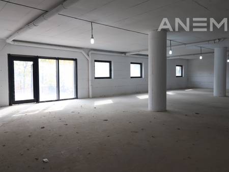 Lokal në shitje 475m² në Rrugën C