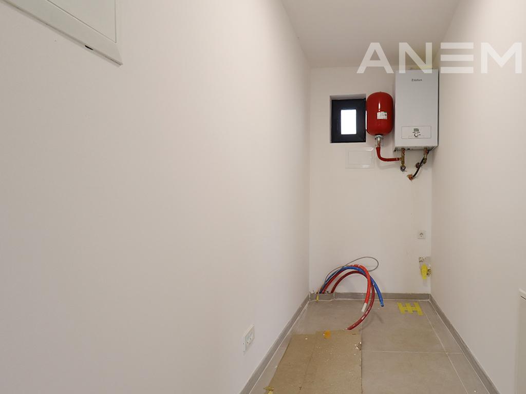 Shtëpi në shitje 270m² +130m² tarracë në Lagjen Qëndresa