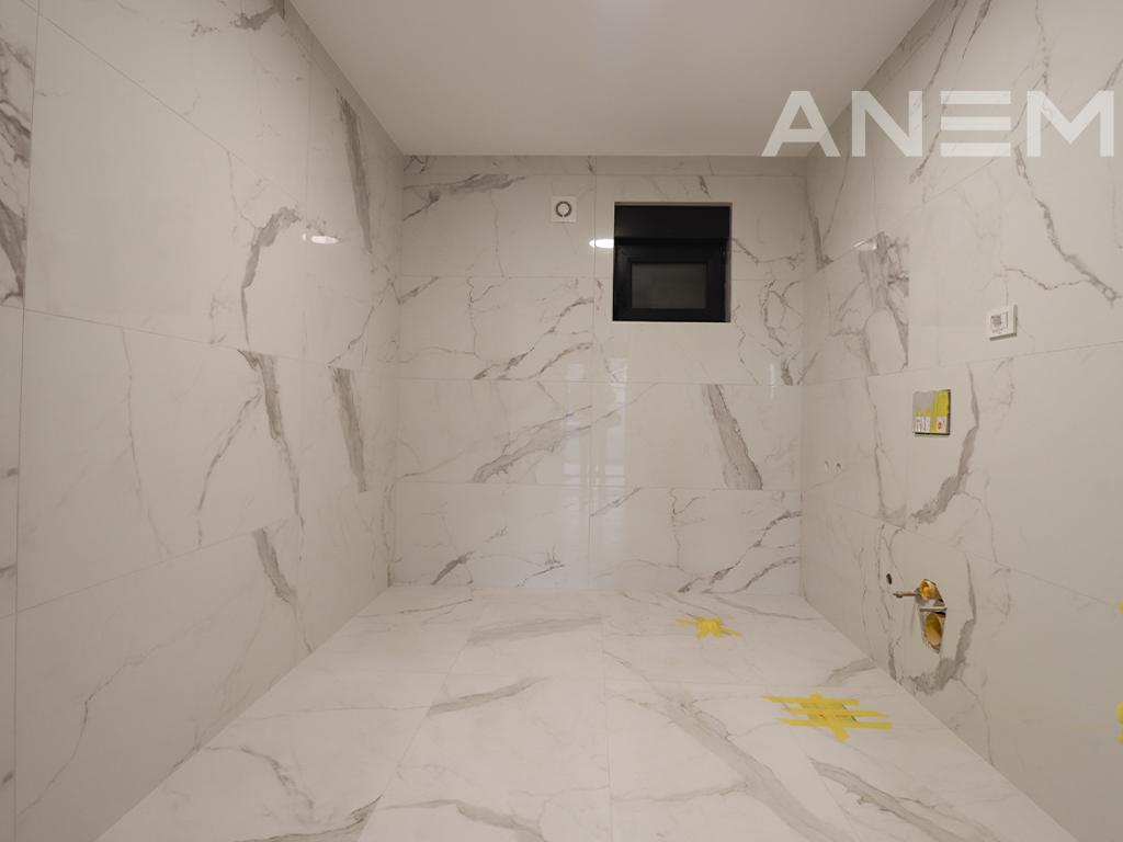 Shtëpi në shitje 270m² +130m² tarracë në Lagjen Qëndresa