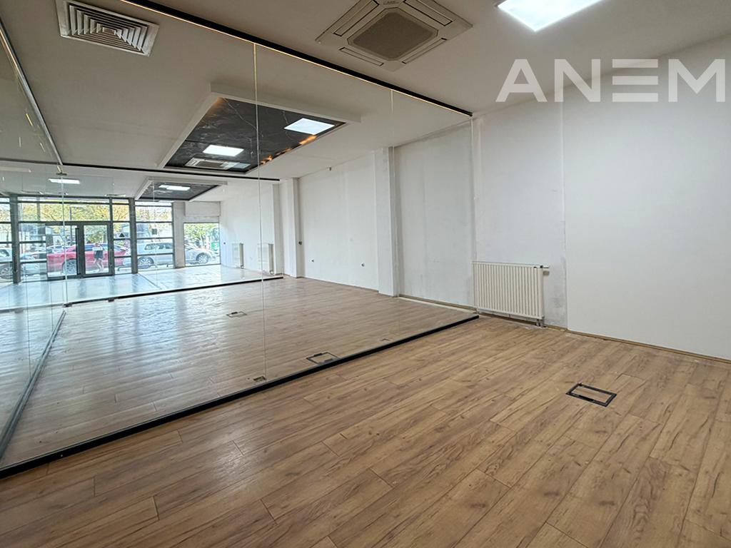 Lokal me qira 410m2 +200m2 bodrum në Qendër