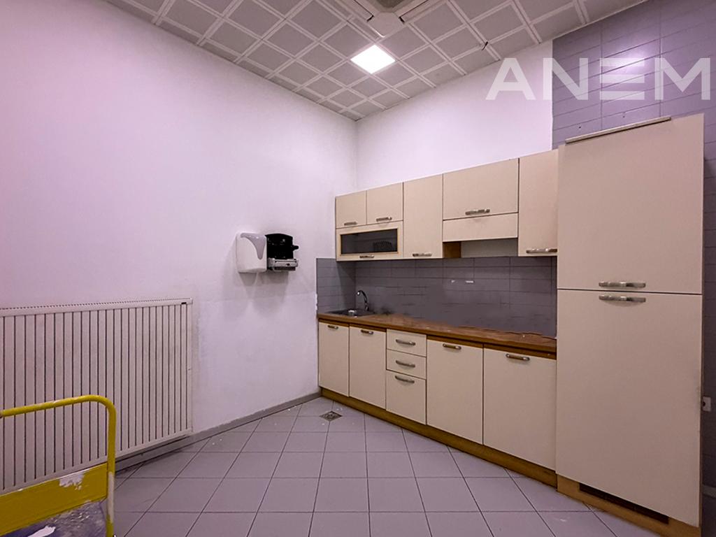 Lokal me qira 410m2 +200m2 bodrum në Qendër